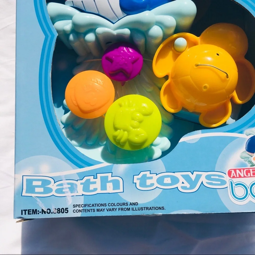 NWT Bath toy Whale WITH SUCTION CUPS!! 12 MONTHS & UP